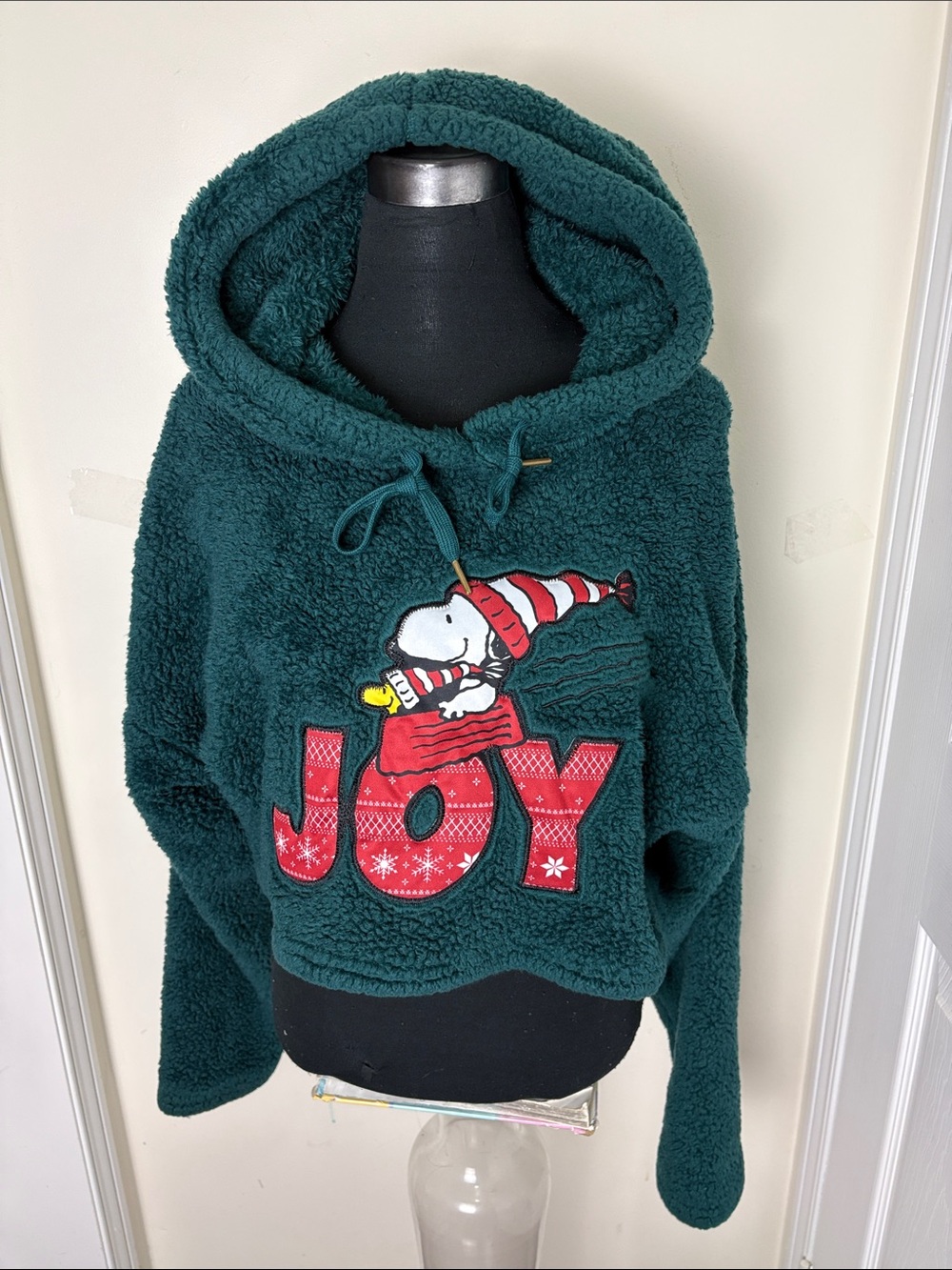 Peanuts Dark Green Sherpa Cropped Hoodie with Snoopy JOY Appliqué
